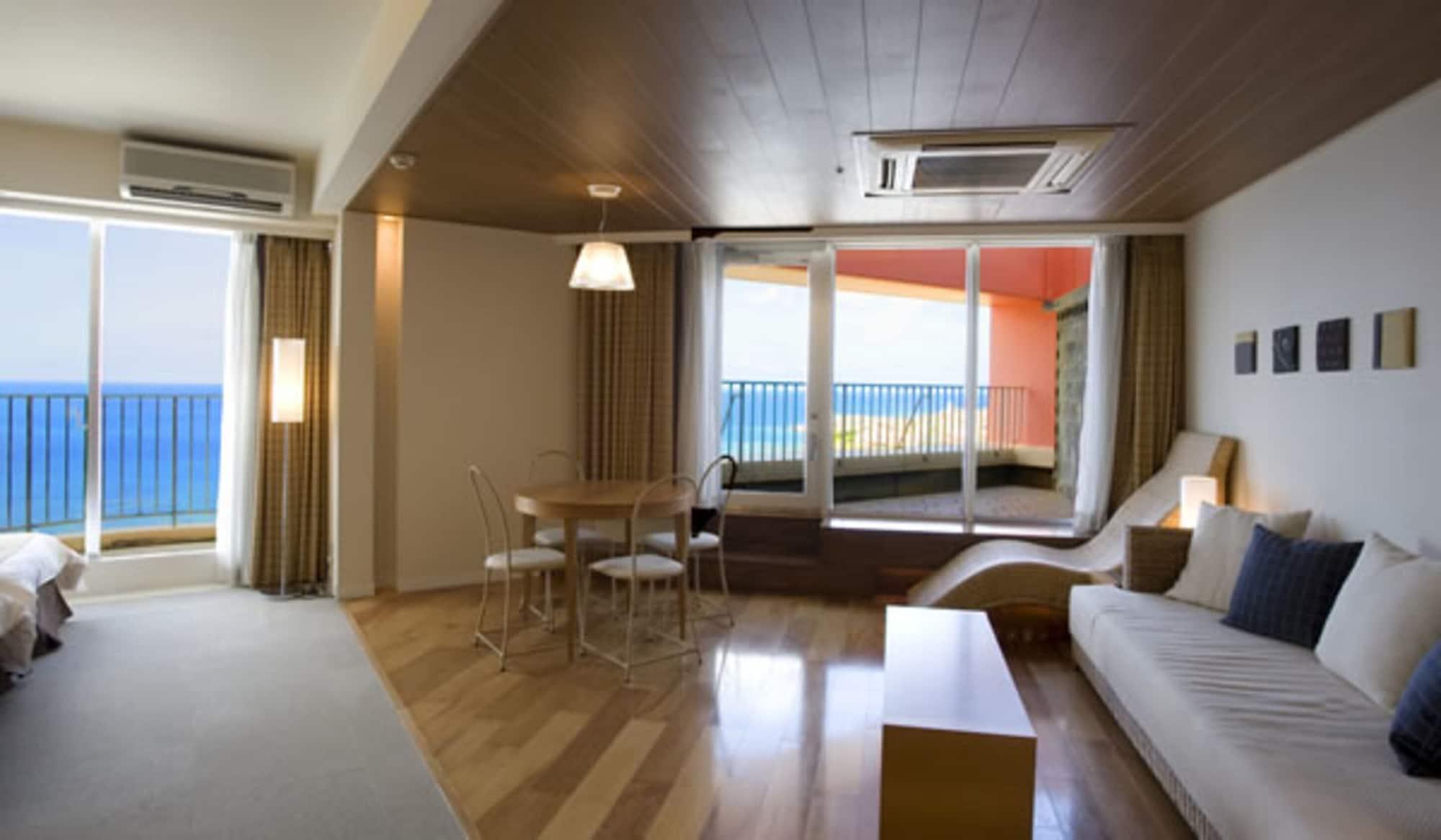 The Beach Tower Okinawa Chatan Esterno foto