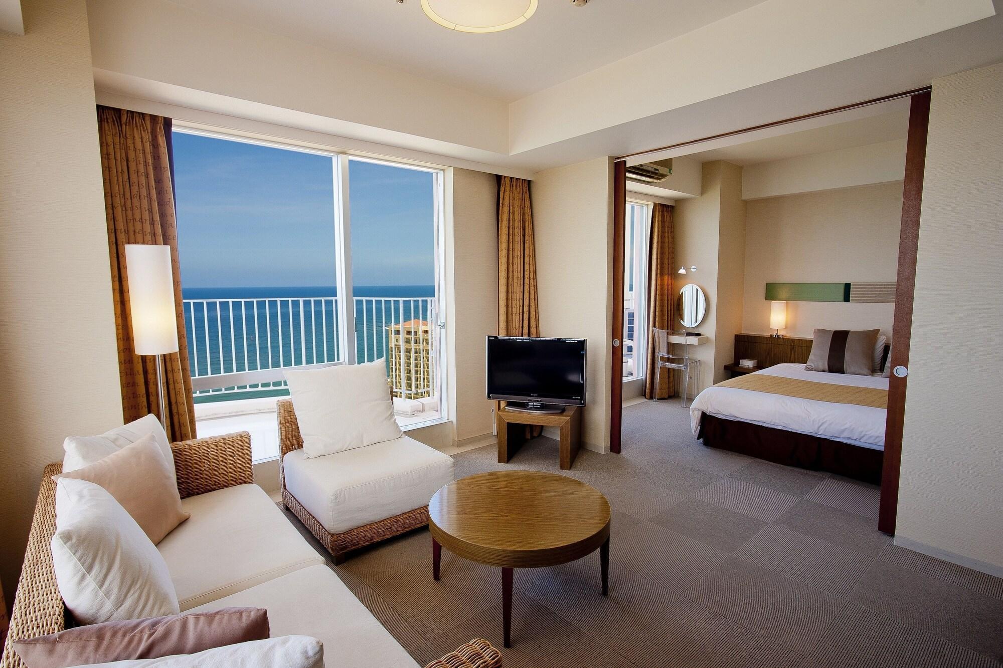 The Beach Tower Okinawa Chatan Esterno foto