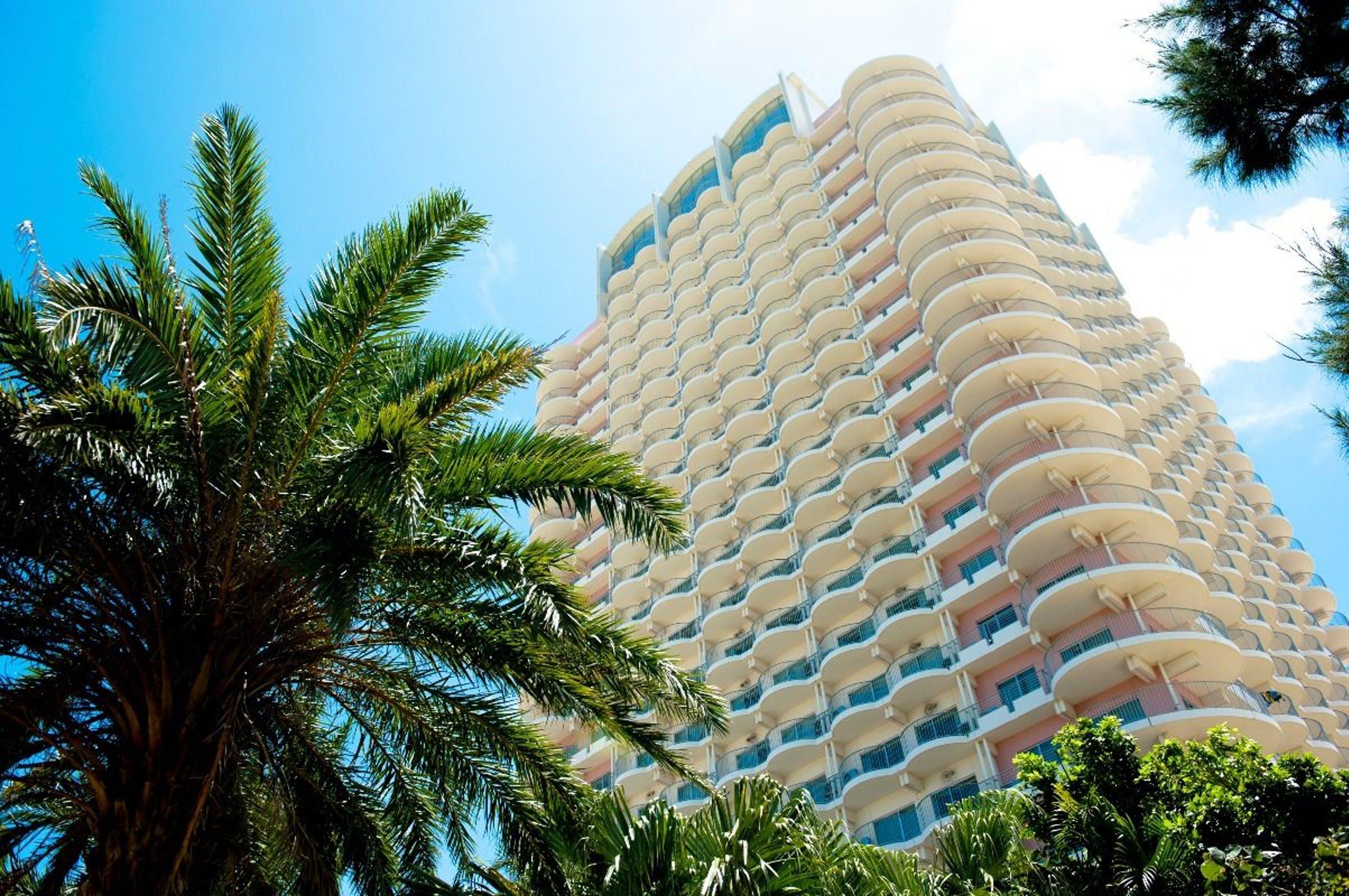 The Beach Tower Okinawa Chatan Esterno foto