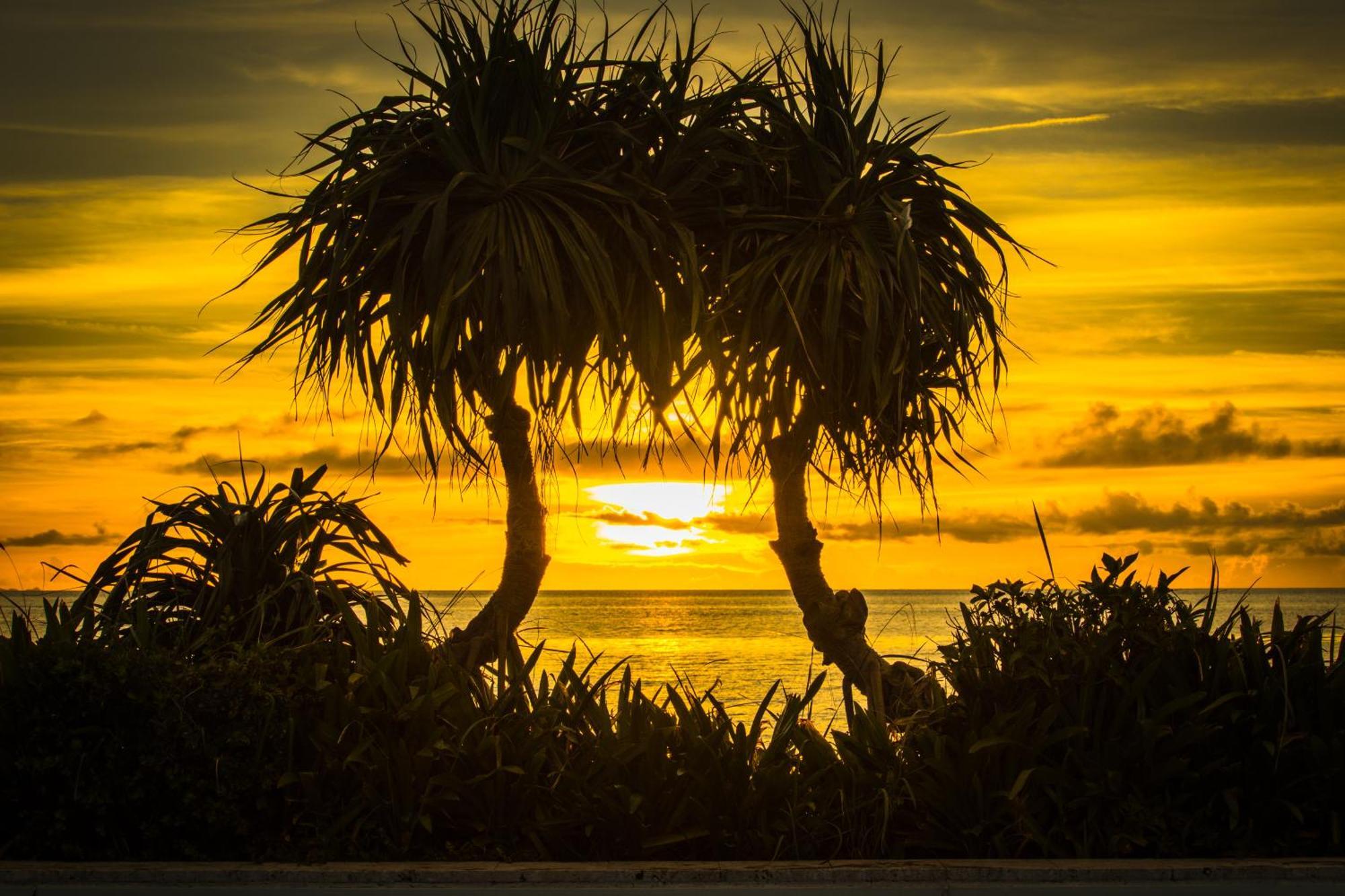 The Beach Tower Okinawa Chatan Esterno foto