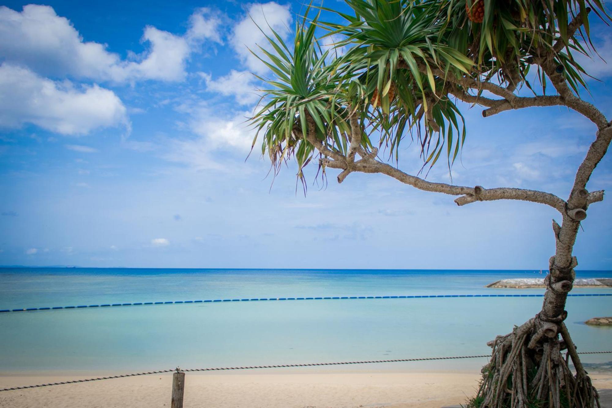 The Beach Tower Okinawa Chatan Esterno foto